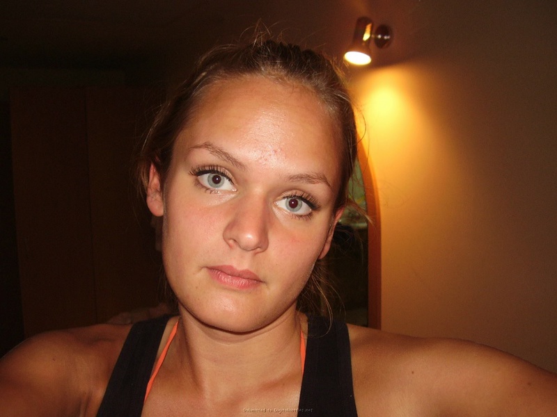 Любит показывать себя без одежды 5 фото Любит показывать себя без одежды 5 фото