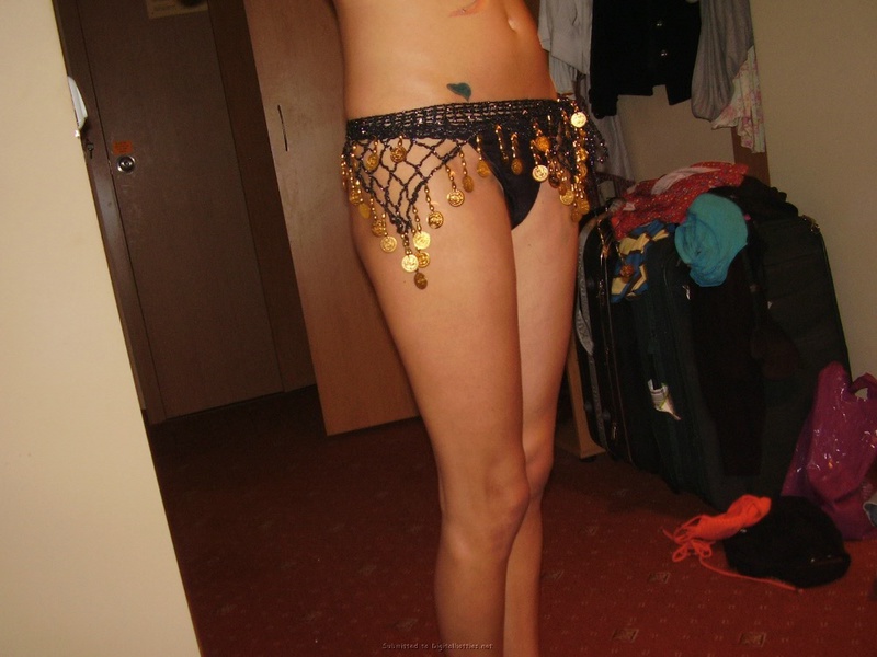 Любит показывать себя без одежды 11 фото Любит показывать себя без одежды 11 фото