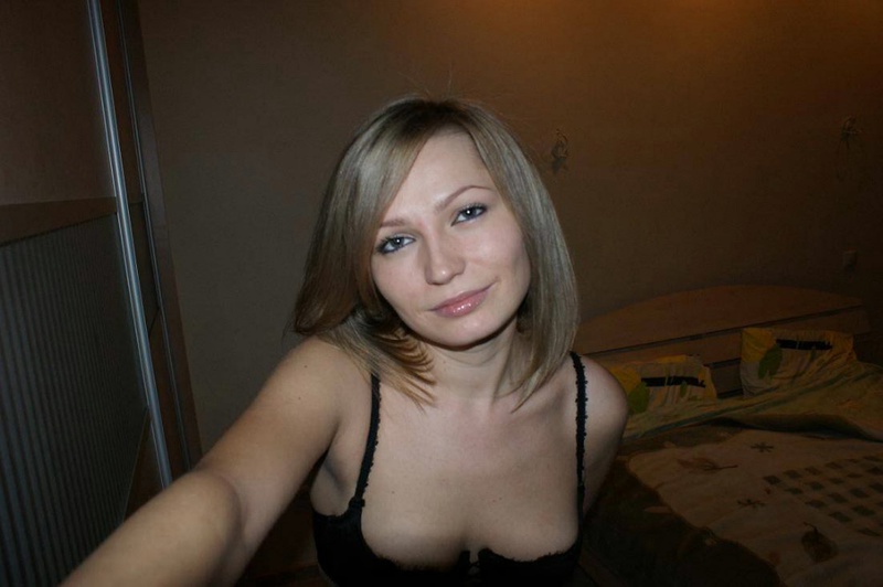 Голая девушка сосет письку любовника после соло 1 фото Голая девушка сосет письку любовника после соло 1 фото