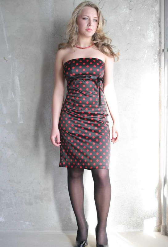 Сисястая блонда показывает груди 1 фото Сисястая блонда показывает груди 1 фото