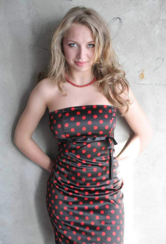 Сисястая блонда показывает груди 14 фото Сисястая блонда показывает груди 14 фото