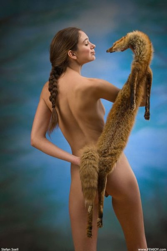 Начинающая модель выставила на показ небритую пилотку 19 фото Начинающая модель выставила на показ небритую пилотку 19 фото