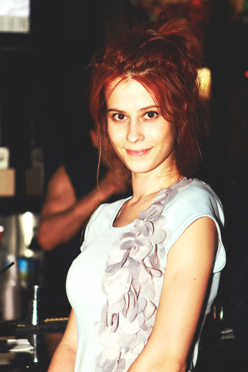 Молодая и стройная рыжая модель 1 фото Молодая и стройная рыжая модель 1 фото