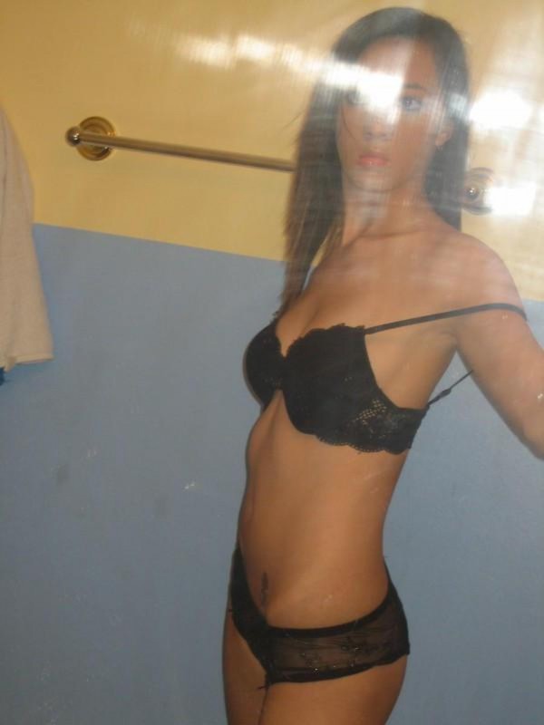 Сняла нижнее белье и показала себя голой 20 фото Сняла нижнее белье и показала себя голой 20 фото