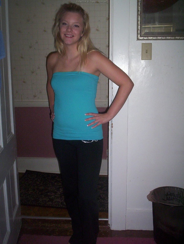 Девица раздевается по нашей просьбе 11 фото Девица раздевается по нашей просьбе 11 фото