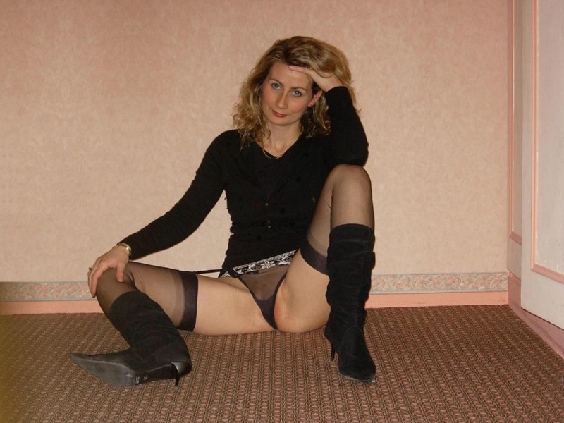 Коммуникабельная дама любит мастурбировать на досуге 1 фото