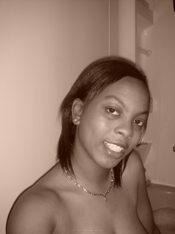 Голая мулатка показала волосатую вагину 13 фото Голая мулатка показала волосатую вагину 13 фото