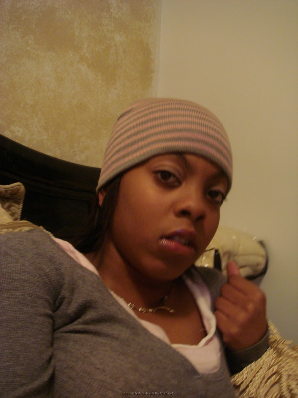 Голая мулатка показала волосатую вагину 1 фото Голая мулатка показала волосатую вагину 1 фото