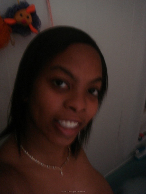 Голая мулатка показала волосатую вагину 5 фото Голая мулатка показала волосатую вагину 5 фото