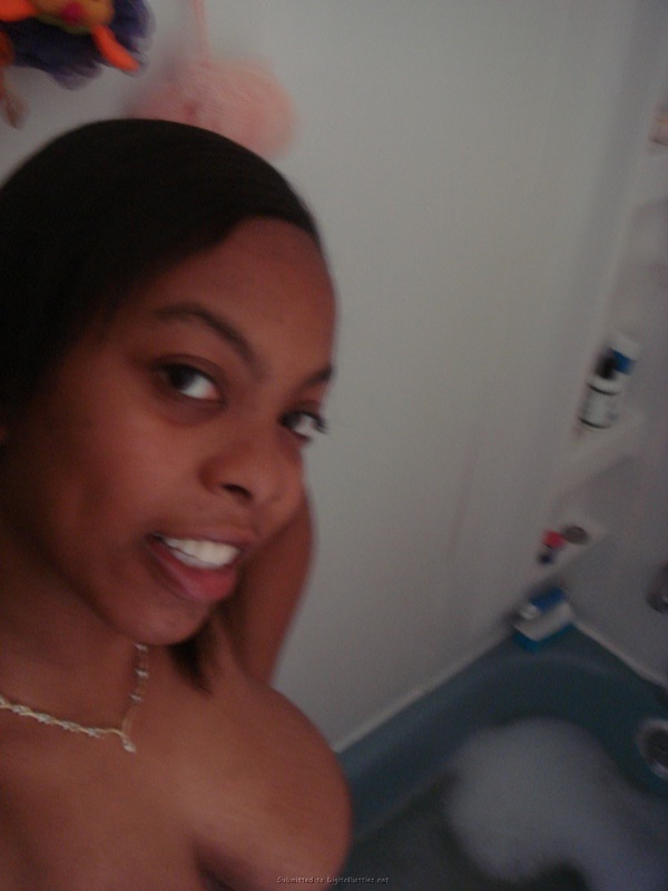 Голая мулатка показала волосатую вагину 7 фото Голая мулатка показала волосатую вагину 7 фото