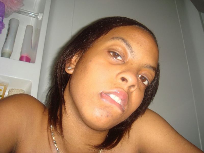 Голая мулатка показала волосатую вагину 9 фото Голая мулатка показала волосатую вагину 9 фото