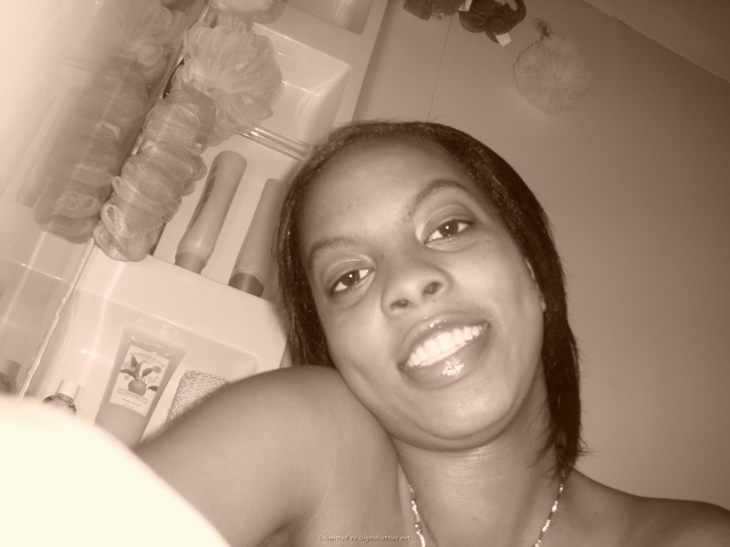 Голая мулатка показала волосатую вагину 11 фото Голая мулатка показала волосатую вагину 11 фото