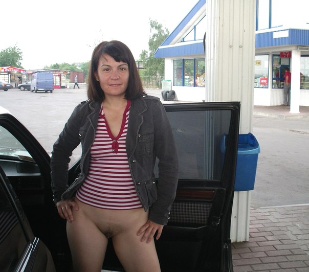 Женщина вертит своей голой писькой и трахается где попало 10 фото Женщина вертит своей голой писькой и трахается где попало 10 фото