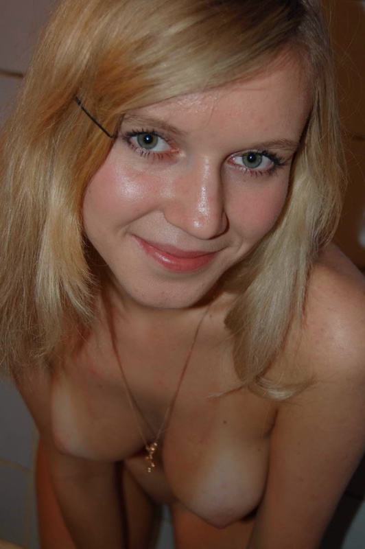 Славная блондинка в ванной комнате одна 7 фото Славная блондинка в ванной комнате одна 7 фото