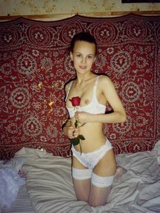 Старые снимки молодых девушек в своих комнатах