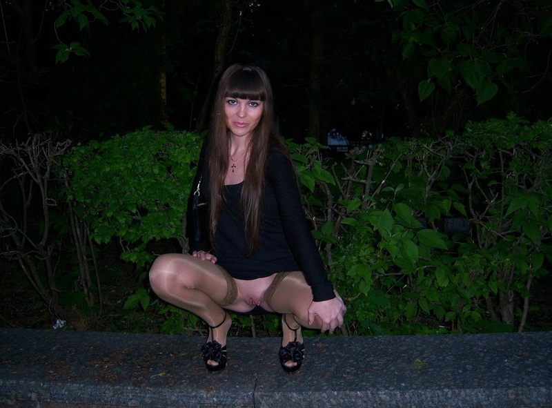 Продажная брюнетка занимается сексом с пикапером после разврата в парке 7 фото Продажная брюнетка занимается сексом с пикапером после разврата в парке 7 фото