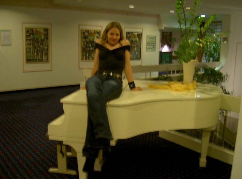 30-летняя девушка позирует голышом и трахается с мужчинами 2 фото 30-летняя девушка позирует голышом и трахается с мужчинами 2 фото