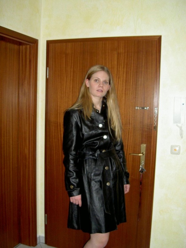 30-летняя девушка позирует голышом и трахается с мужчинами 1 фото 30-летняя девушка позирует голышом и трахается с мужчинами 1 фото