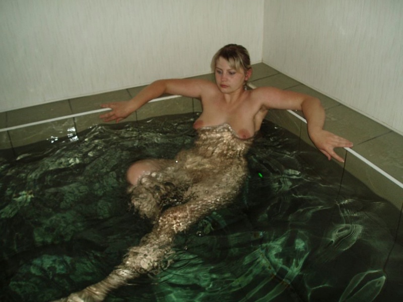 Голая мамка показала свои формы 3 фото Голая мамка показала свои формы 3 фото