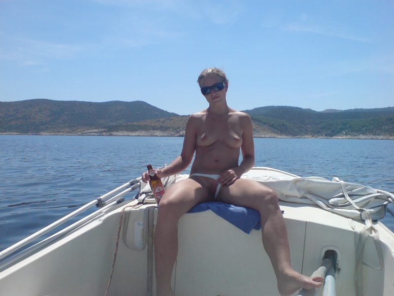 Разделась на природе и показала вагину 21 фото Разделась на природе и показала вагину 21 фото