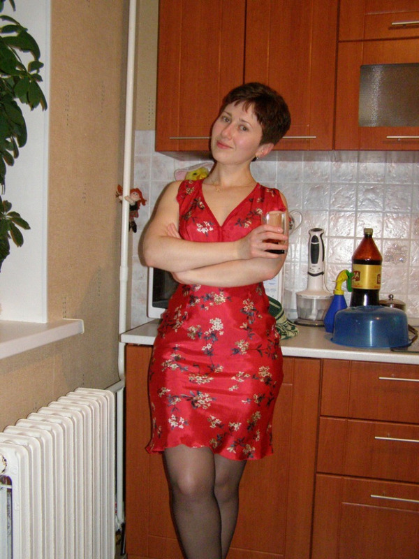 Женщина с короткой стрижкой любит по-мастурбировать киску и потрахаться 1 фото