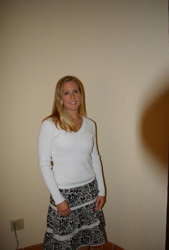 Баба радостно трахает себя секс игрушкой 1 фото