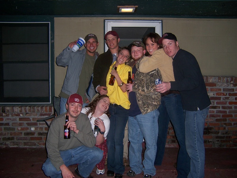 Сексапильная блондинка выпила и позирует голой 1 фото