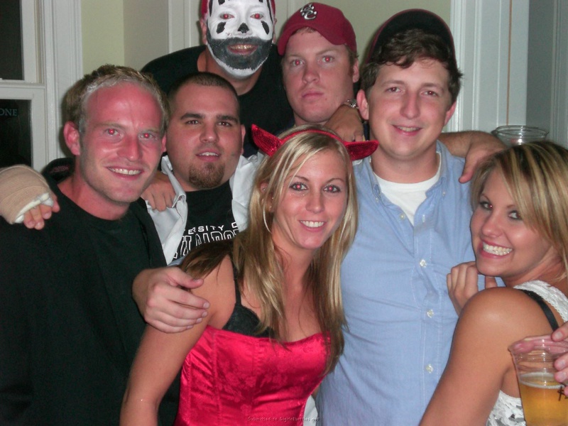 Сексапильная блондинка выпила и позирует голой 26 фото