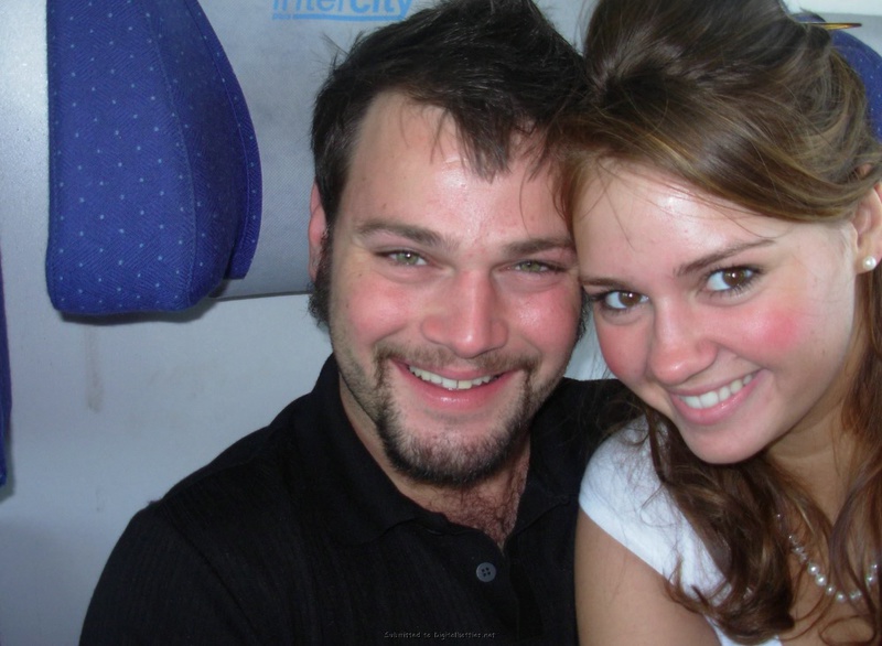 Грудастая куколка отдыхает на курорте с любовником 1 фото