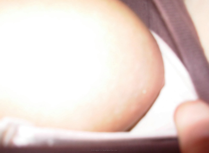 Грудастая куколка отдыхает на курорте с любовником 3 фото