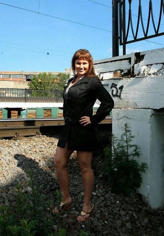 Мамка с волосатым лобком позирует 1 фото Мамка с волосатым лобком позирует 1 фото