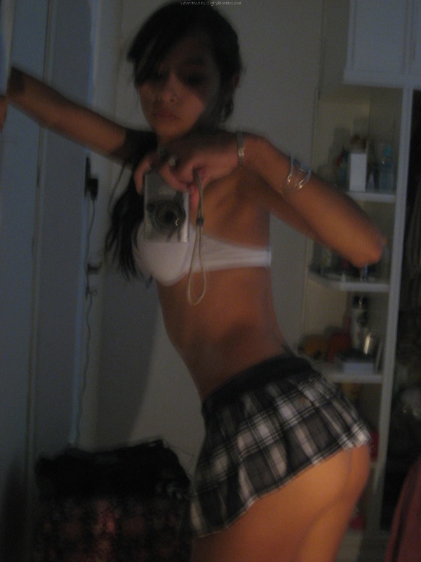 Худенькая тайская телочка показала интимные снимки 21 фото Худенькая тайская телочка показала интимные снимки 21 фото