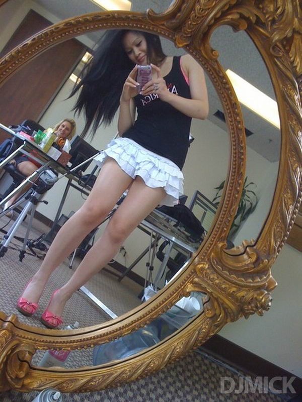 Селфи в зеркале сексуальных девушек 12 фото Селфи в зеркале сексуальных девушек 12 фото