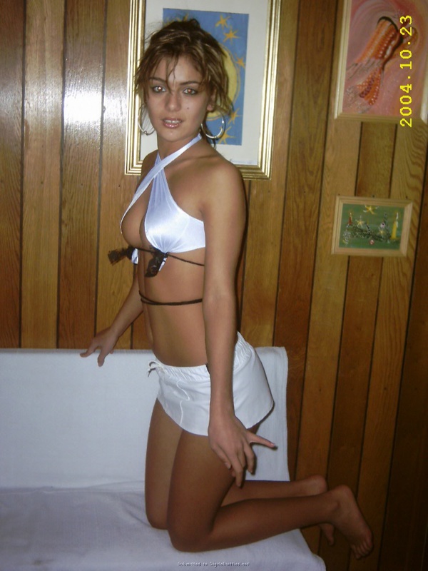 Игривая куколка в возбуждающем белье перед камерой 24 фото Игривая куколка в возбуждающем белье перед камерой 24 фото