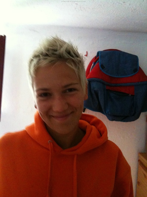 Ласкает влажную вагину дома 3 фото Ласкает влажную вагину дома 3 фото