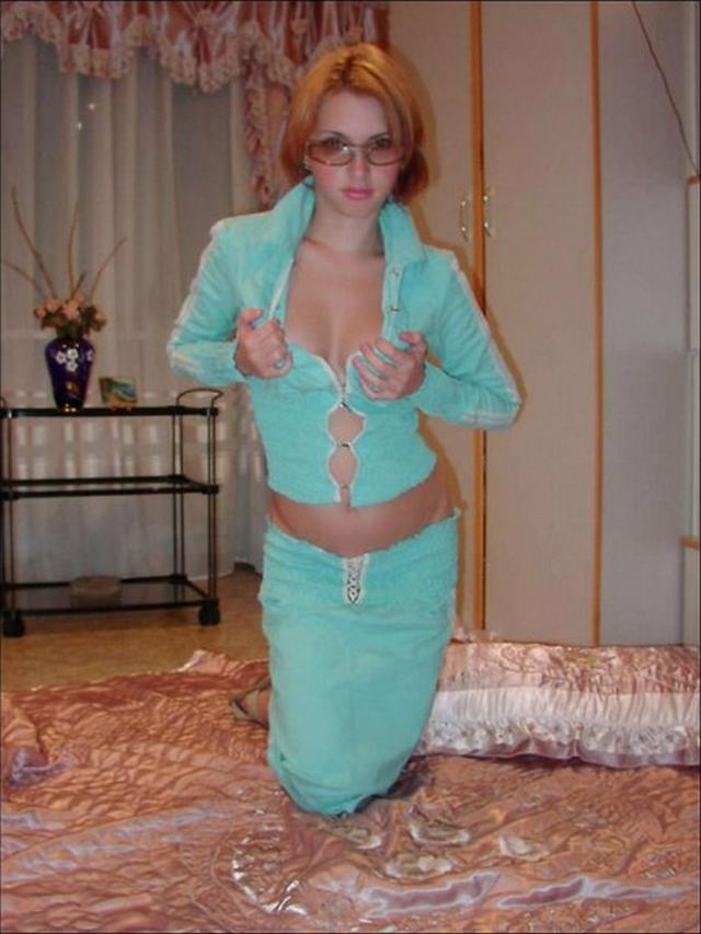 Рыжая девушка в чулках и сапожках скучает дома одна 18 фото Рыжая девушка в чулках и сапожках скучает дома одна 18 фото