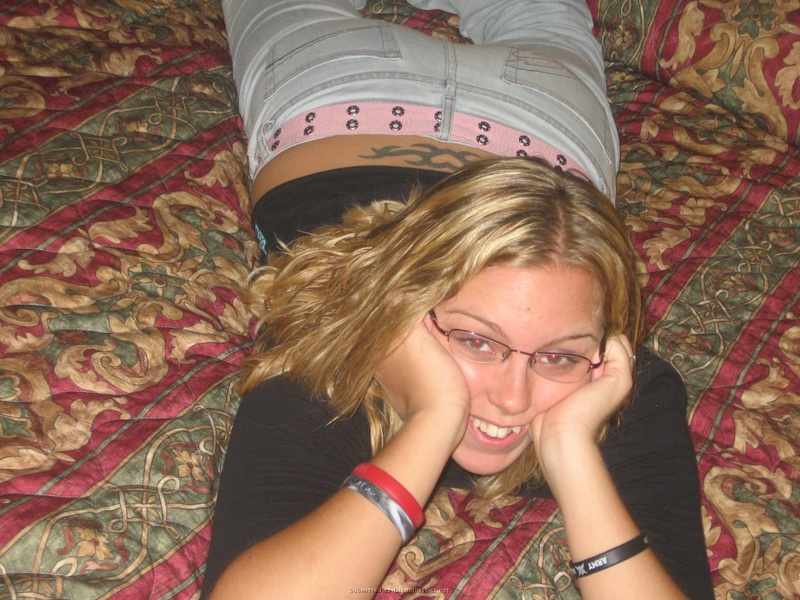 Сняла трусики и показала вагину 1 фото Сняла трусики и показала вагину 1 фото