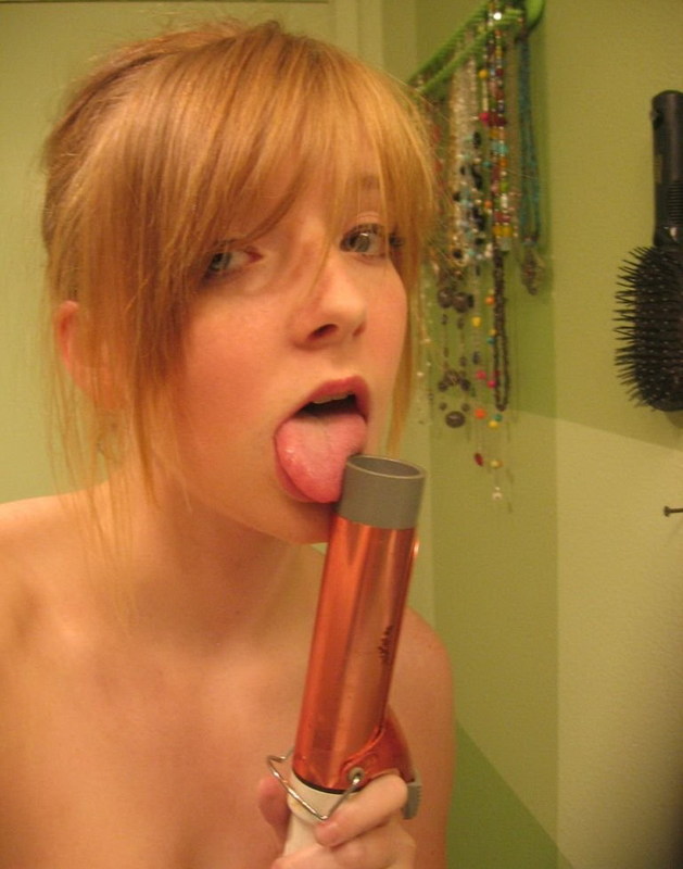 Тупая сучка жарит себе влагалище игрушкой 2 фото Тупая сучка жарит себе влагалище игрушкой 2 фото