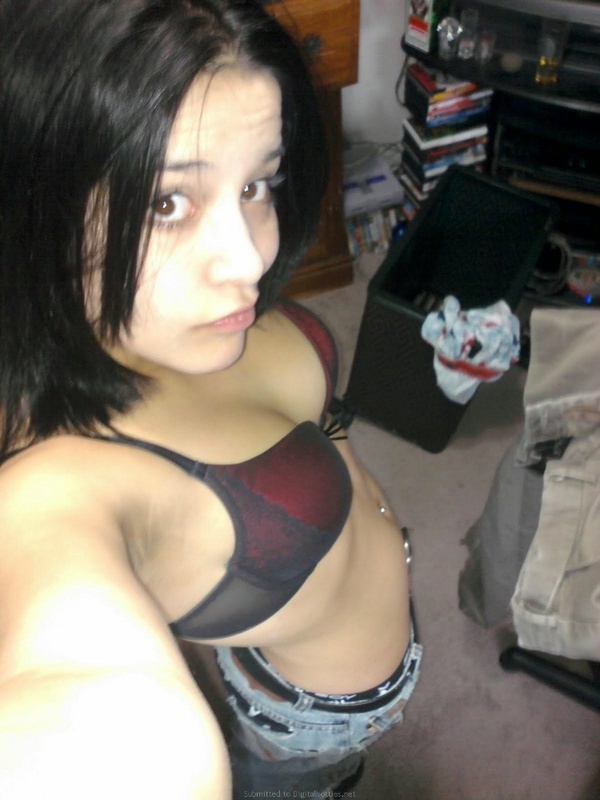 Любовник трахается с латинкой и снимает это на камеру 5 фото Любовник трахается с латинкой и снимает это на камеру 5 фото