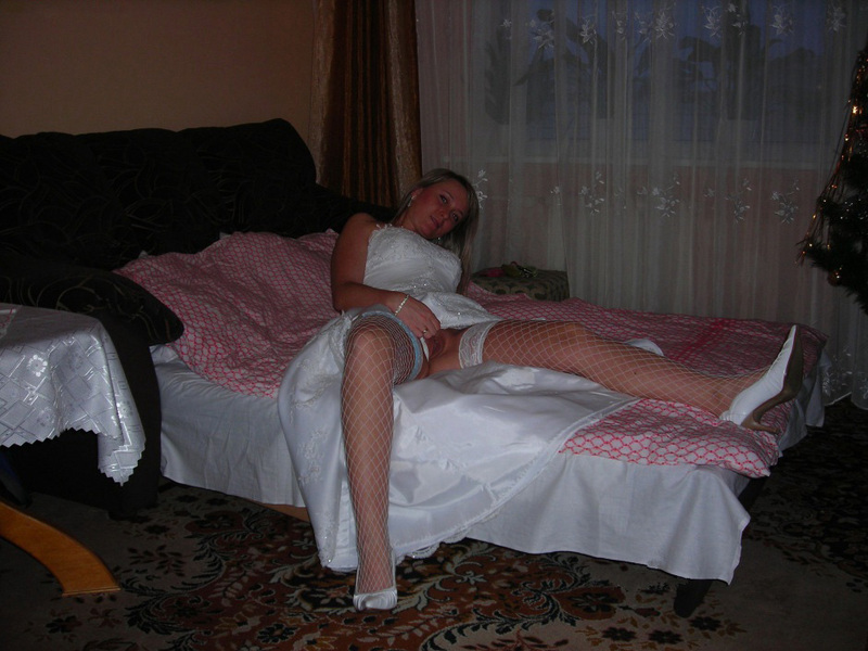 Непослушная стерва сидит дома одна и удовлетворяет себя сама 7 фото Непослушная стерва сидит дома одна и удовлетворяет себя сама 7 фото