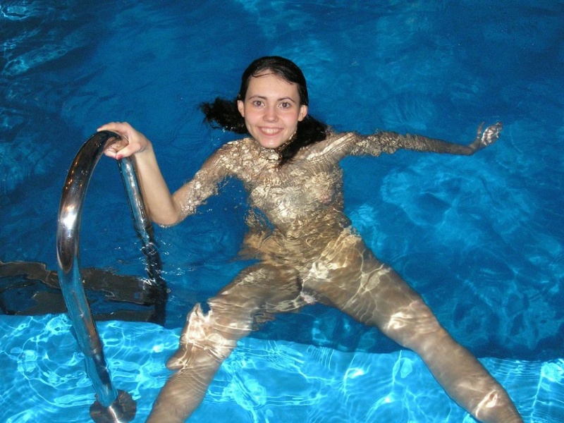 Сентиментальная брюнетка трахается и позирует в одиночестве 13 фото Сентиментальная брюнетка трахается и позирует в одиночестве 13 фото