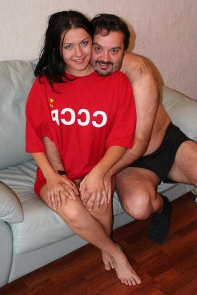 Мужчина трахается с двумя студентками по-очереди 1 фото Мужчина трахается с двумя студентками по-очереди 1 фото