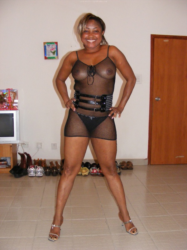 Жопастая мулатка раздевается 3 фото Жопастая мулатка раздевается 3 фото