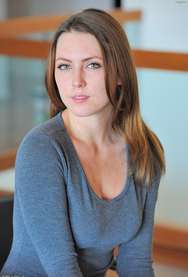 Обнаженная пластичная девушка показывает свою гибкость 1 фото Обнаженная пластичная девушка показывает свою гибкость 1 фото