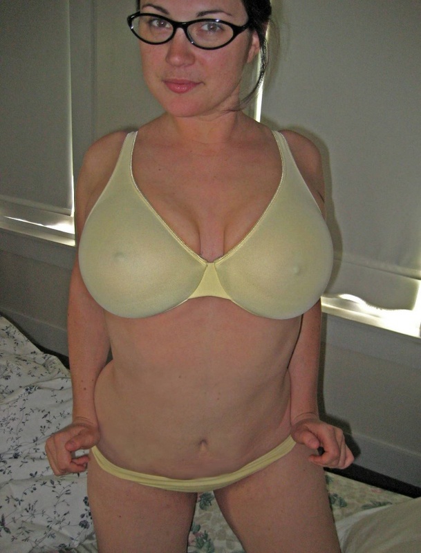 Полная тетка раздвигает ноги 3 фото Полная тетка раздвигает ноги 3 фото