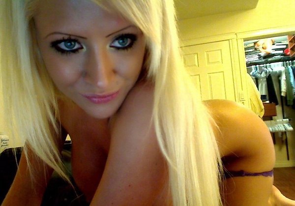Сногсшибательная блондинка с большими сиськами 7 фото Сногсшибательная блондинка с большими сиськами 7 фото