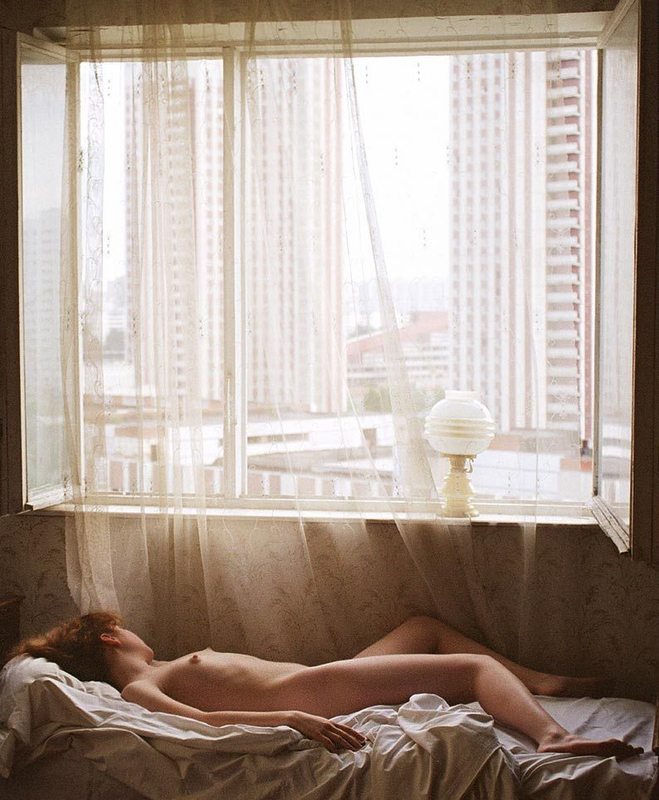 Рыжая телка валяется на постели в одиночестве 7 фото Рыжая телка валяется на постели в одиночестве 7 фото