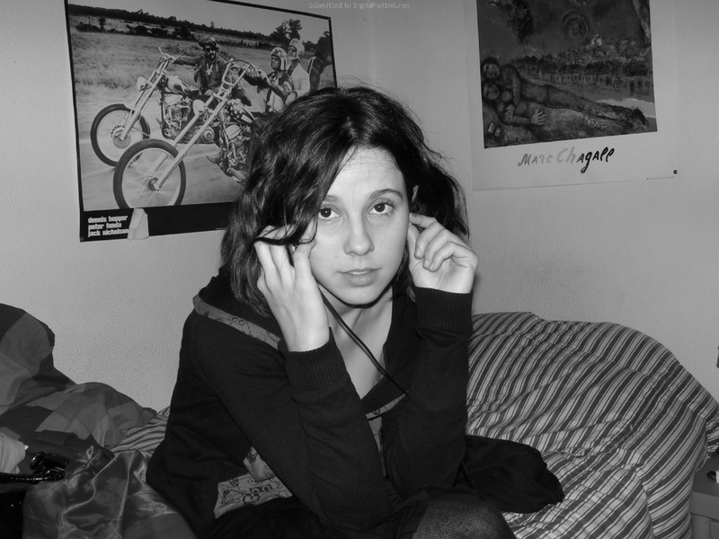 Черно-белый секс с игривой горячей девушкой с волосатой киской 6 фото Черно-белый секс с игривой горячей девушкой с волосатой киской 6 фото