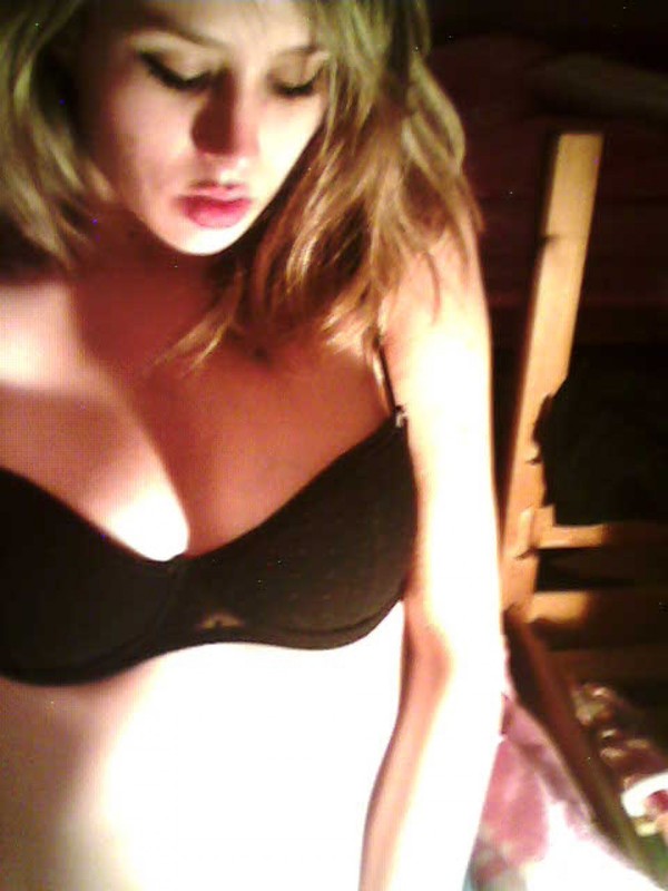 Идеальная девушка играет дома с половыми губками 9 фото Идеальная девушка играет дома с половыми губками 9 фото