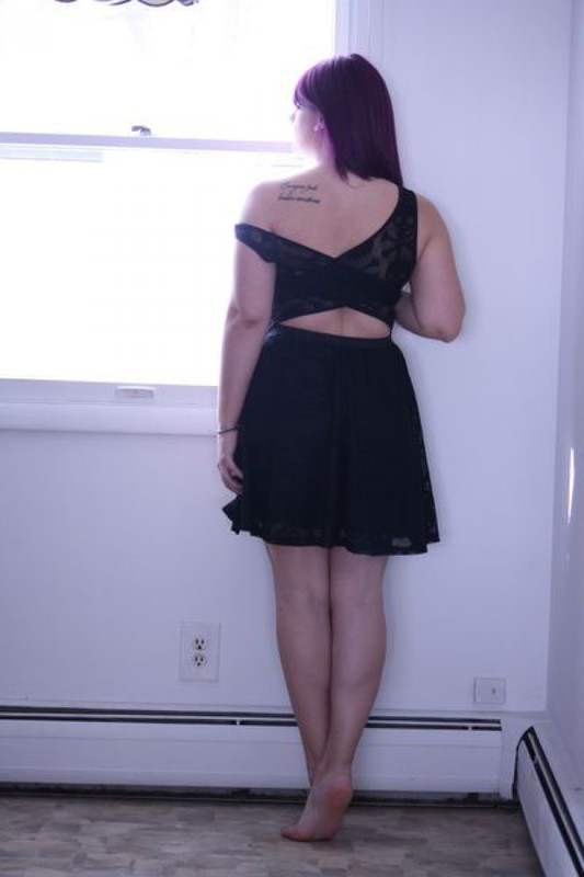 Горячая и пухлая чувиха показывает свое тело на постели 9 фото